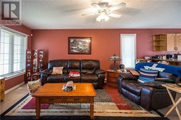 A - 49 Hanmer St E, Barrie (East Bayfield), ON 2