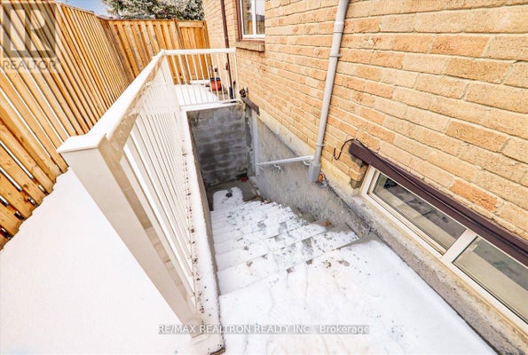 635 Beckworth Sq, Pickering (Amberlea), ON 3