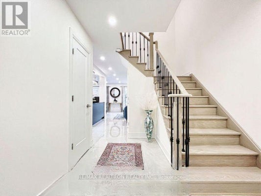 9 Checker Ct, Vaughan (Brownridge), ON 3