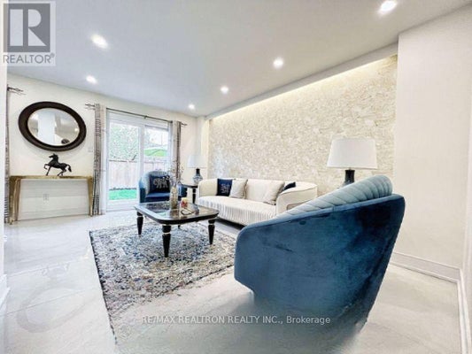 9 Checker Ct, Vaughan (Brownridge), ON 5