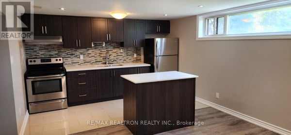 70 Clementine Sq, Toronto (Woburn), ON 2