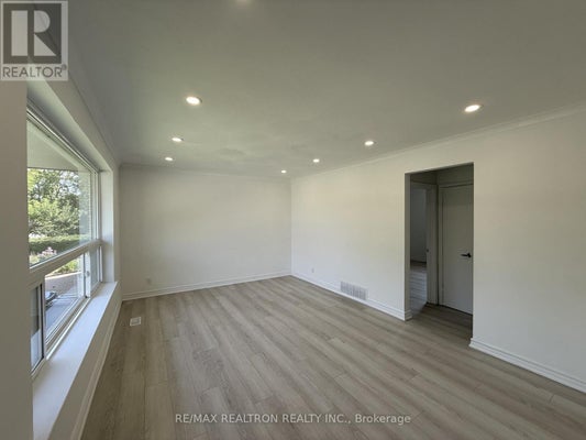 217 Moore Park Ave, Toronto (Newtonbrook West), ON 2