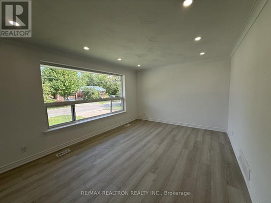 217 Moore Park Ave, Toronto (Newtonbrook West), ON 3