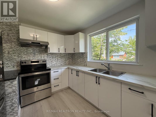 217 Moore Park Ave, Toronto (Newtonbrook West), ON 5