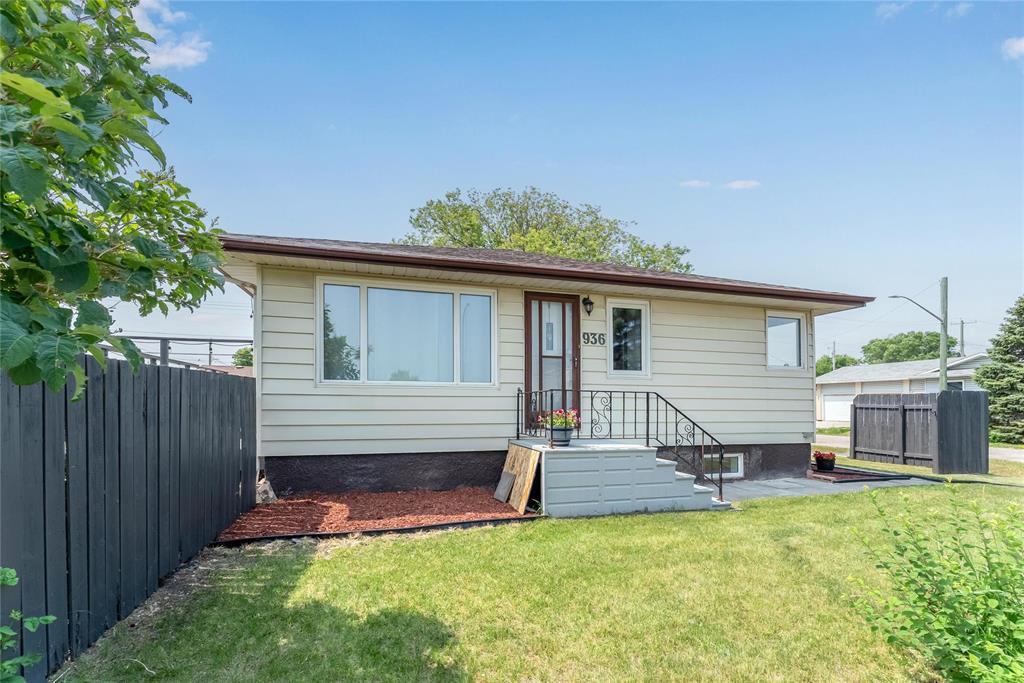 936 LAGIMODIERE BOULEVARD, WINNIPEG, MB R3J 0V4 - Image 480723960.jpeg?d=l