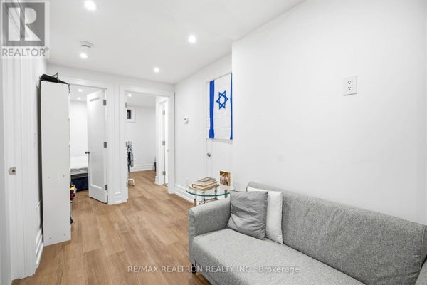 220 Hillhurst Blvd, Toronto (Bedford Park-Nortown), ON 2