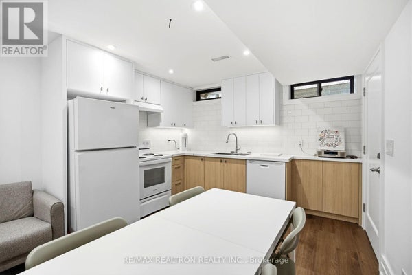 220 Hillhurst Blvd, Toronto (Bedford Park-Nortown), ON 3