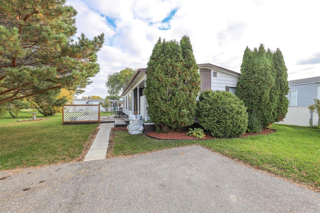 13 SONORA CRESCENT, WINNIPEG, MB R2N 1B2 - Image 2103422440.jpeg?d=l