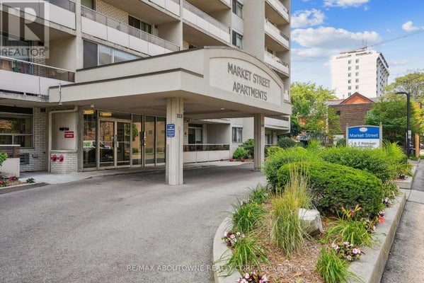 902 - 111 Market St, Hamilton (Central), ON 2