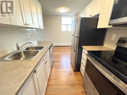 902 - 111 Market St, Hamilton (Central), ON 5