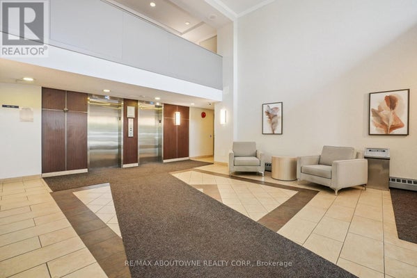 902 - 111 Market St, Hamilton (Central), ON 4