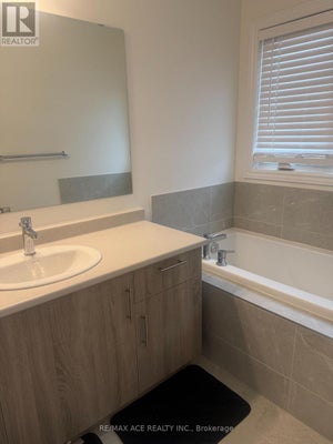 94 Phoenix Blvd, Barrie, ON 4