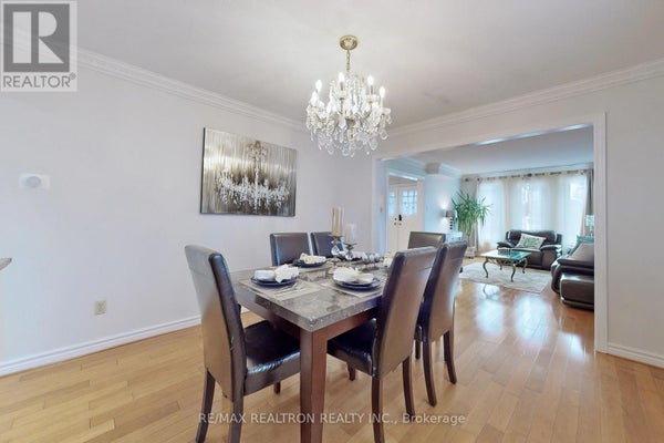 4 - 32 Subrisco Ave, Richmond Hill (Devonsleigh), ON 5