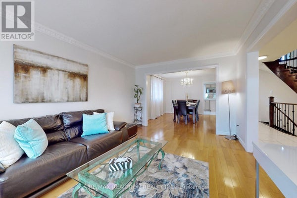 4 - 32 Subrisco Ave, Richmond Hill (Devonsleigh), ON
