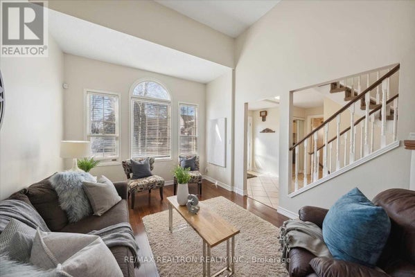 68 Flint Cres, Whitby (Rolling Acres), ON 5