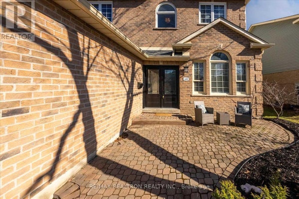 68 Flint Cres, Whitby (Rolling Acres), ON 2