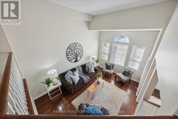 68 Flint Cres, Whitby (Rolling Acres), ON 4