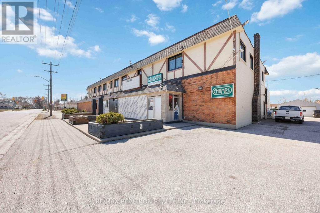 348 ONTARIO STREET, SARNIA, ON N7T 3S3 - Image 935697321.jpeg?d=l