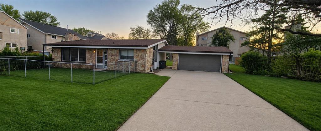 1126 DIPLOMAT DRIVE, WINNIPEG, MB R2V 3K8 - Image 2203668524.jpeg?d=l