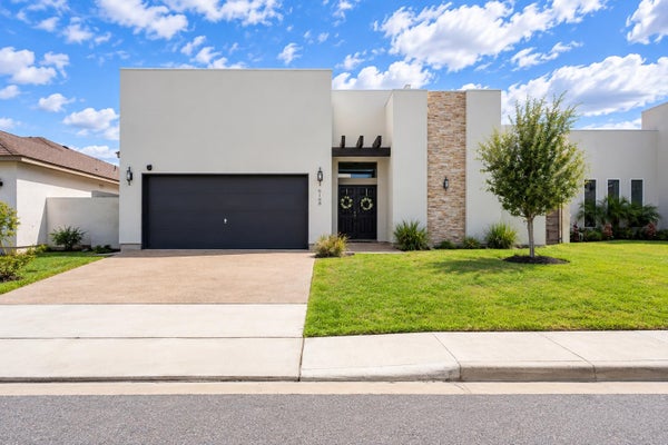 6108 MARYAM DR, LAREDO, TX 78041 - Image 4c1003d36729eb0eb8dcb59fc62b83cc/2897508944