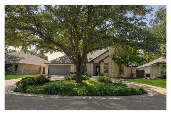 3004 CREST OAK CIR, LAREDO, TX 78045 - Image 54bdd0b330c994f6c965494dbee98ba7/2661900740