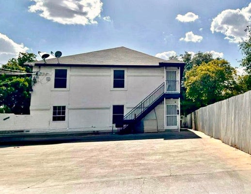 2906 FLORES AVE APT 2, LAREDO, TX 78040 - Image a3835c0fffacb1d251ba280b9be8d5c8/4139280033