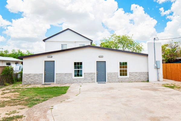 2218 BURNSIDE ST, LAREDO, TX 78040 - Image ea6cd2ed32722058edb237d614baff4f/1637700791
