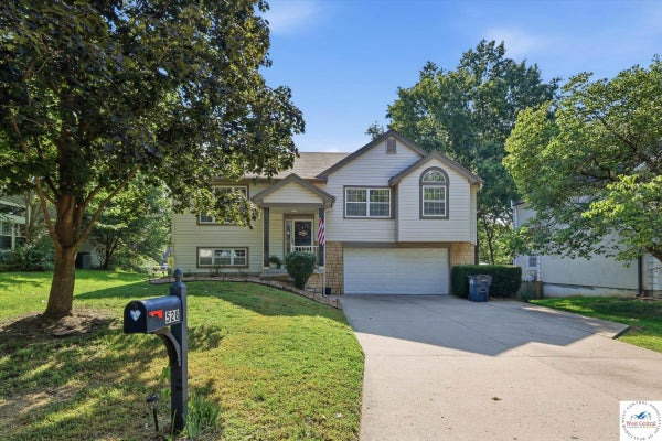 528 NW 41ST ST, BLUE SPRINGS, MO 64015 - Image 2d1b60ca63542d1f6c5b9cf426f4ac2e/2562577881