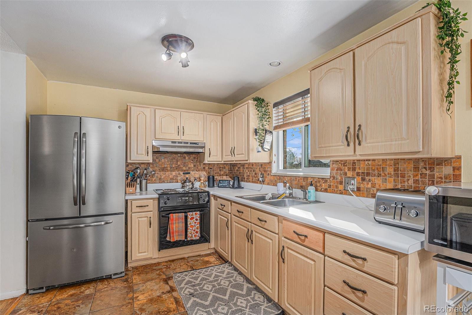 1377 S Oneida Street