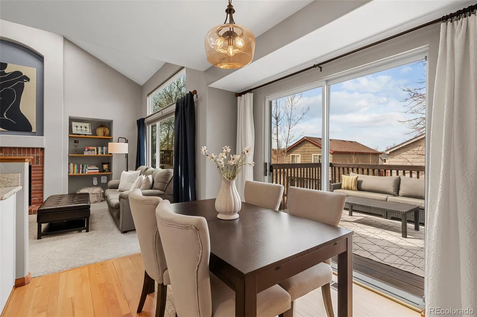 Centennial, Colorado 80015, United States, 4 Bedrooms Bedrooms, ,3 BathroomsBathrooms,Residential,Pending,92501