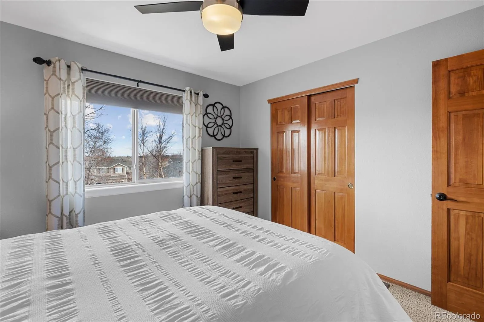 Centennial, Colorado 80015, United States, 4 Bedrooms Bedrooms, ,3 BathroomsBathrooms,Residential,Pending,92501