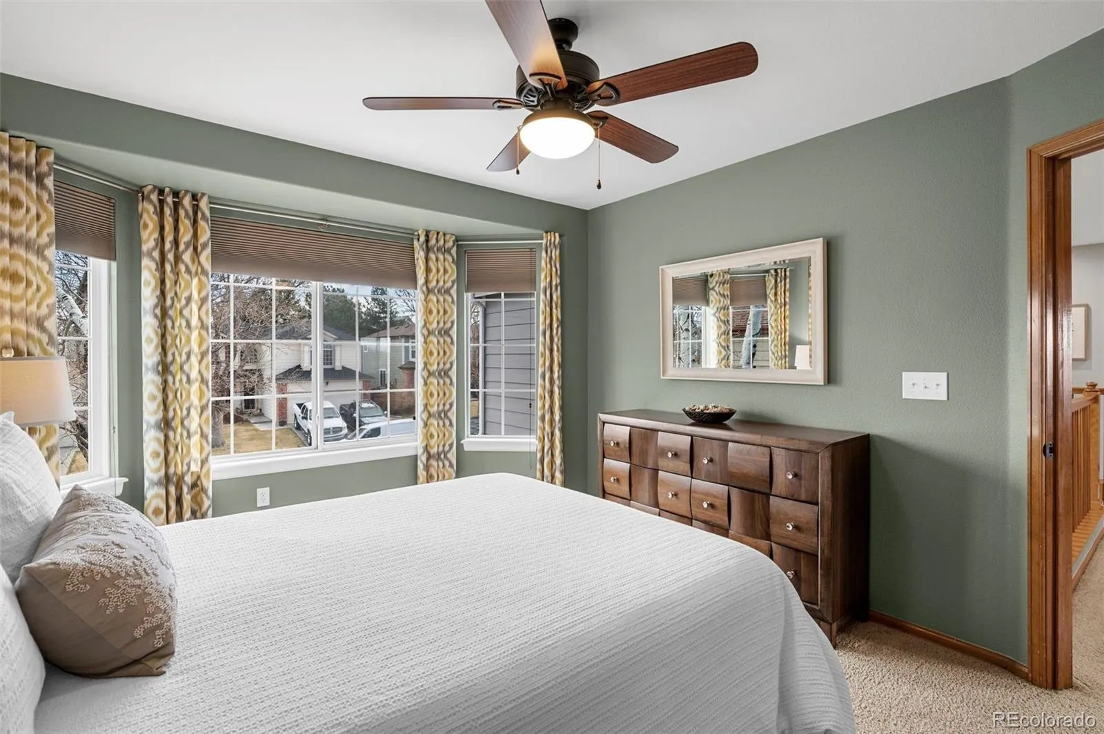 Centennial, Colorado 80015, United States, 4 Bedrooms Bedrooms, ,3 BathroomsBathrooms,Residential,Pending,92501