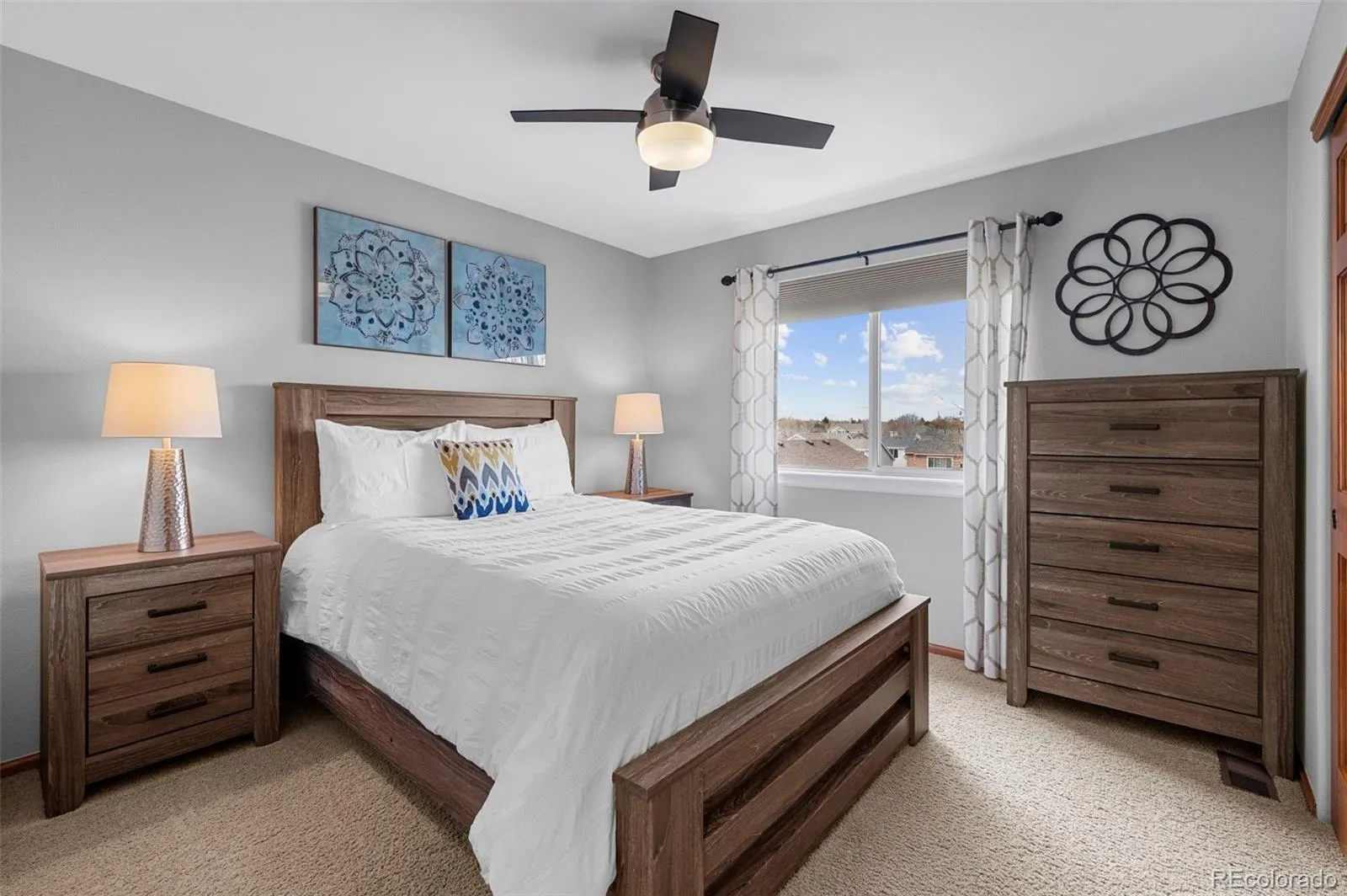 Centennial, Colorado 80015, United States, 4 Bedrooms Bedrooms, ,3 BathroomsBathrooms,Residential,Pending,92501