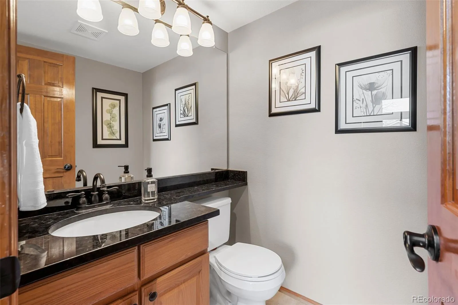 Centennial, Colorado 80015, United States, 4 Bedrooms Bedrooms, ,3 BathroomsBathrooms,Residential,Pending,92501