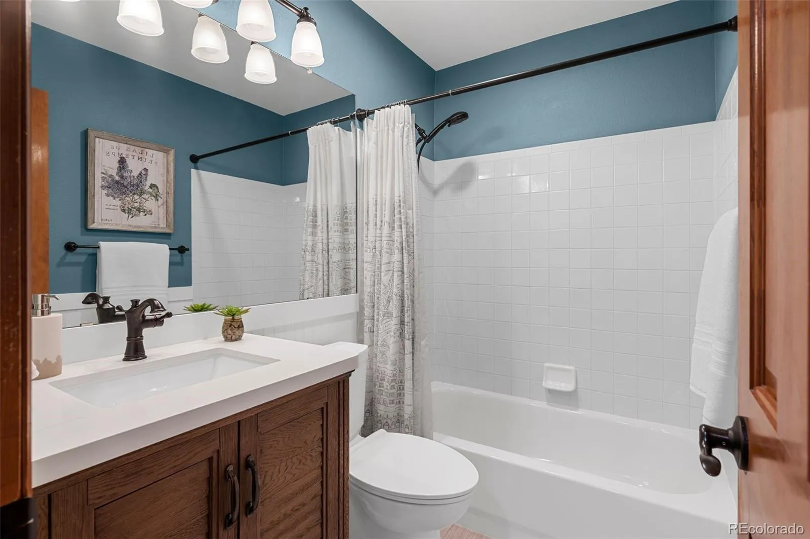 Centennial, Colorado 80015, United States, 4 Bedrooms Bedrooms, ,3 BathroomsBathrooms,Residential,Pending,92501