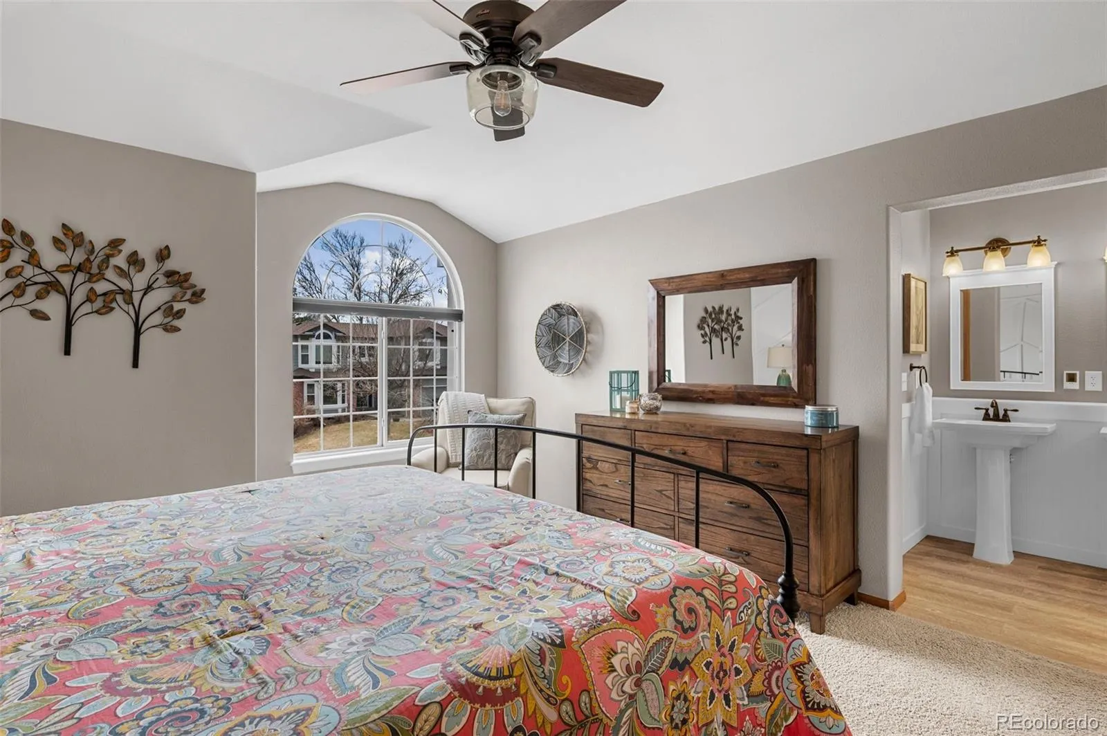 Centennial, Colorado 80015, United States, 4 Bedrooms Bedrooms, ,3 BathroomsBathrooms,Residential,Pending,92501