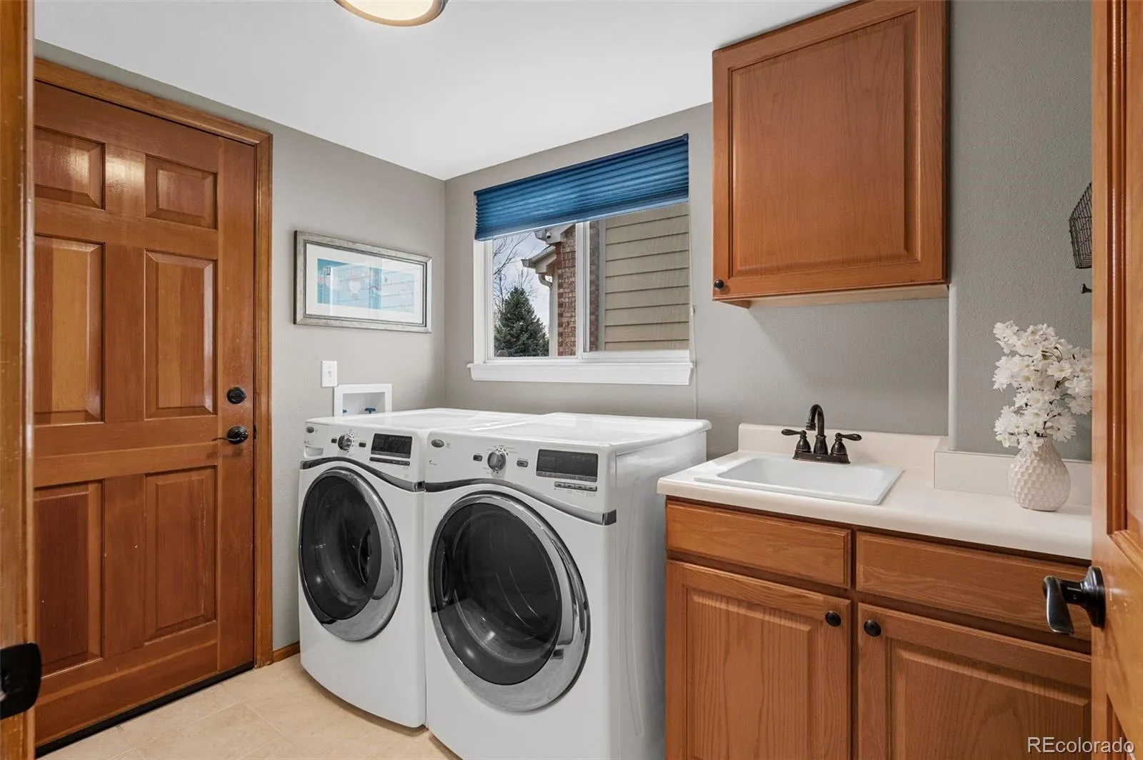 Centennial, Colorado 80015, United States, 4 Bedrooms Bedrooms, ,3 BathroomsBathrooms,Residential,Pending,92501