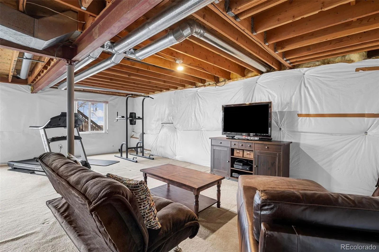 Centennial, Colorado 80015, United States, 4 Bedrooms Bedrooms, ,3 BathroomsBathrooms,Residential,Pending,92501