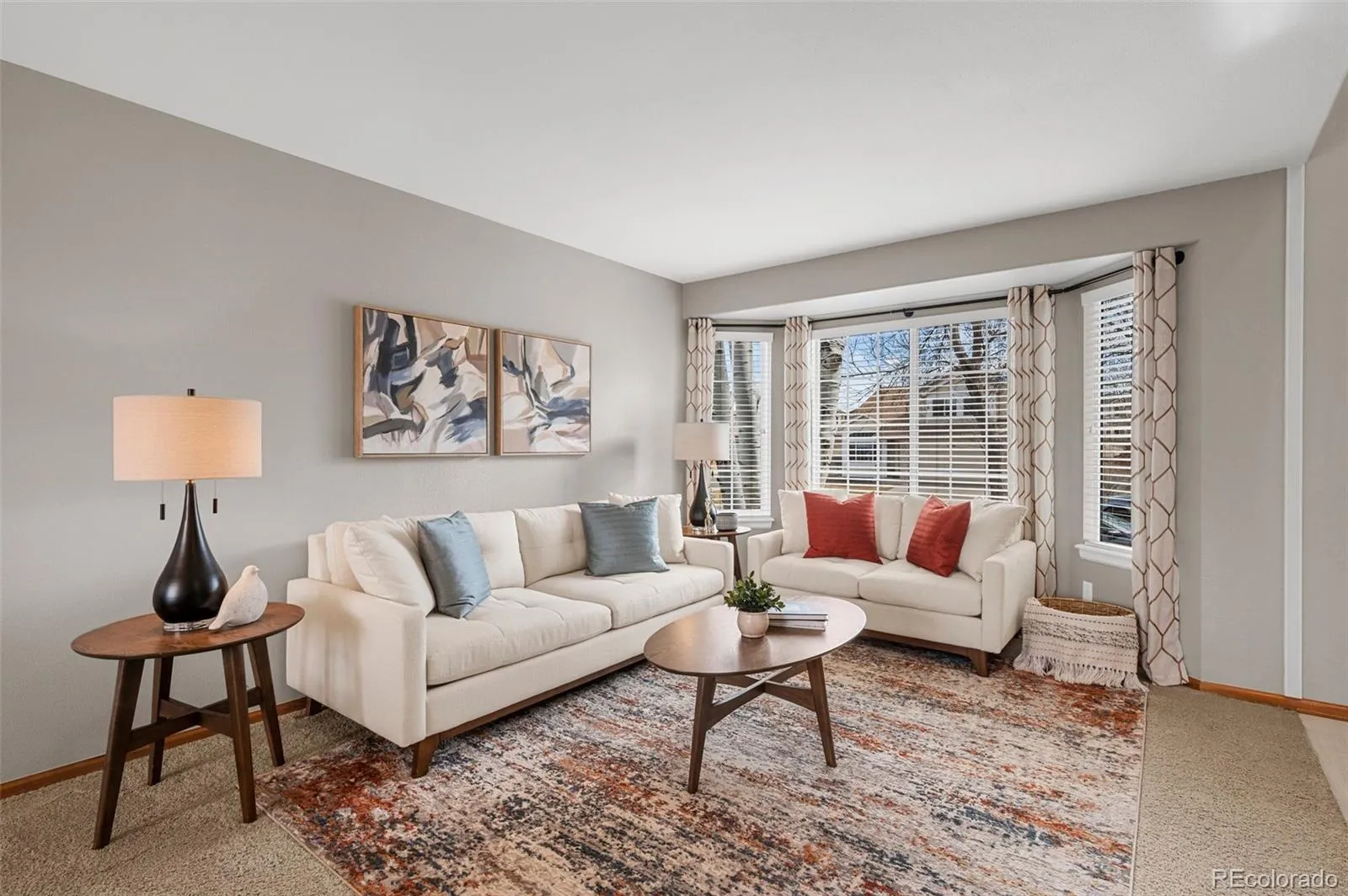 Centennial, Colorado 80015, United States, 4 Bedrooms Bedrooms, ,3 BathroomsBathrooms,Residential,Pending,92501