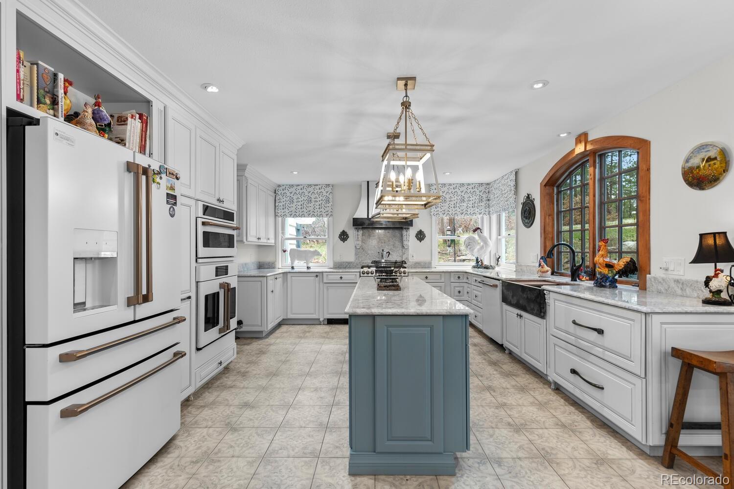 689 Red Deer Road