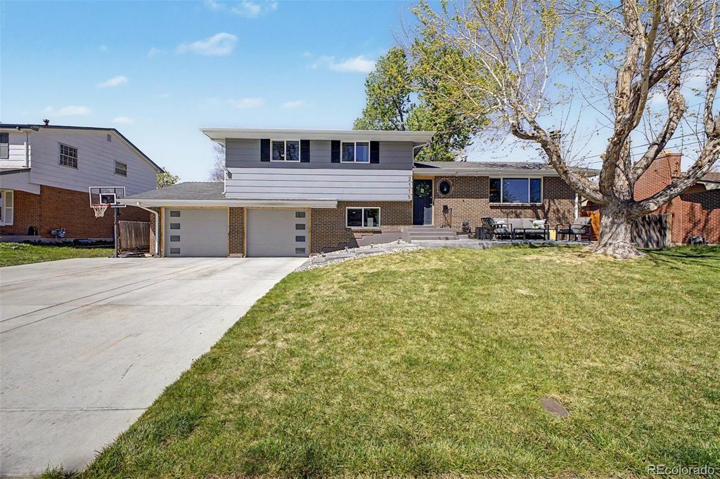 Photo of 2115 S Ammons Street, Lakewood, CO 80227 (MLS # 5632964)
