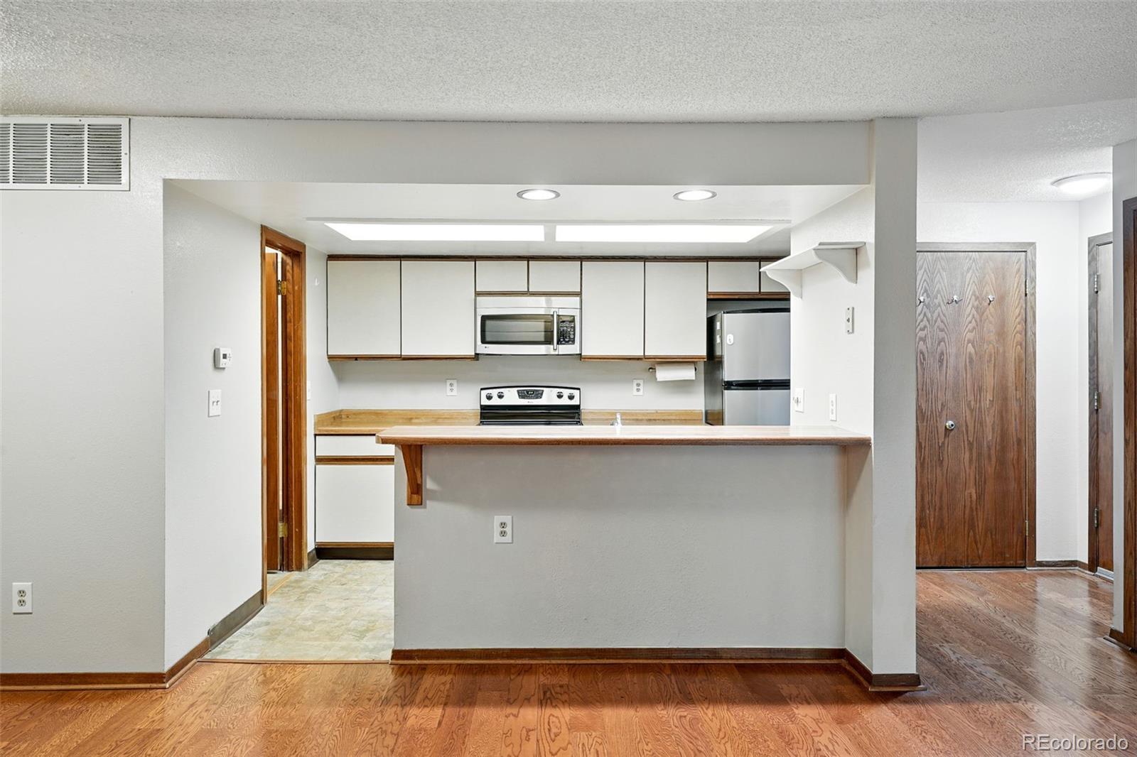 2960 Shadow Creek Drive 201, Boulder, CO, 80303 3 2960 Shadow Creek Drive 201