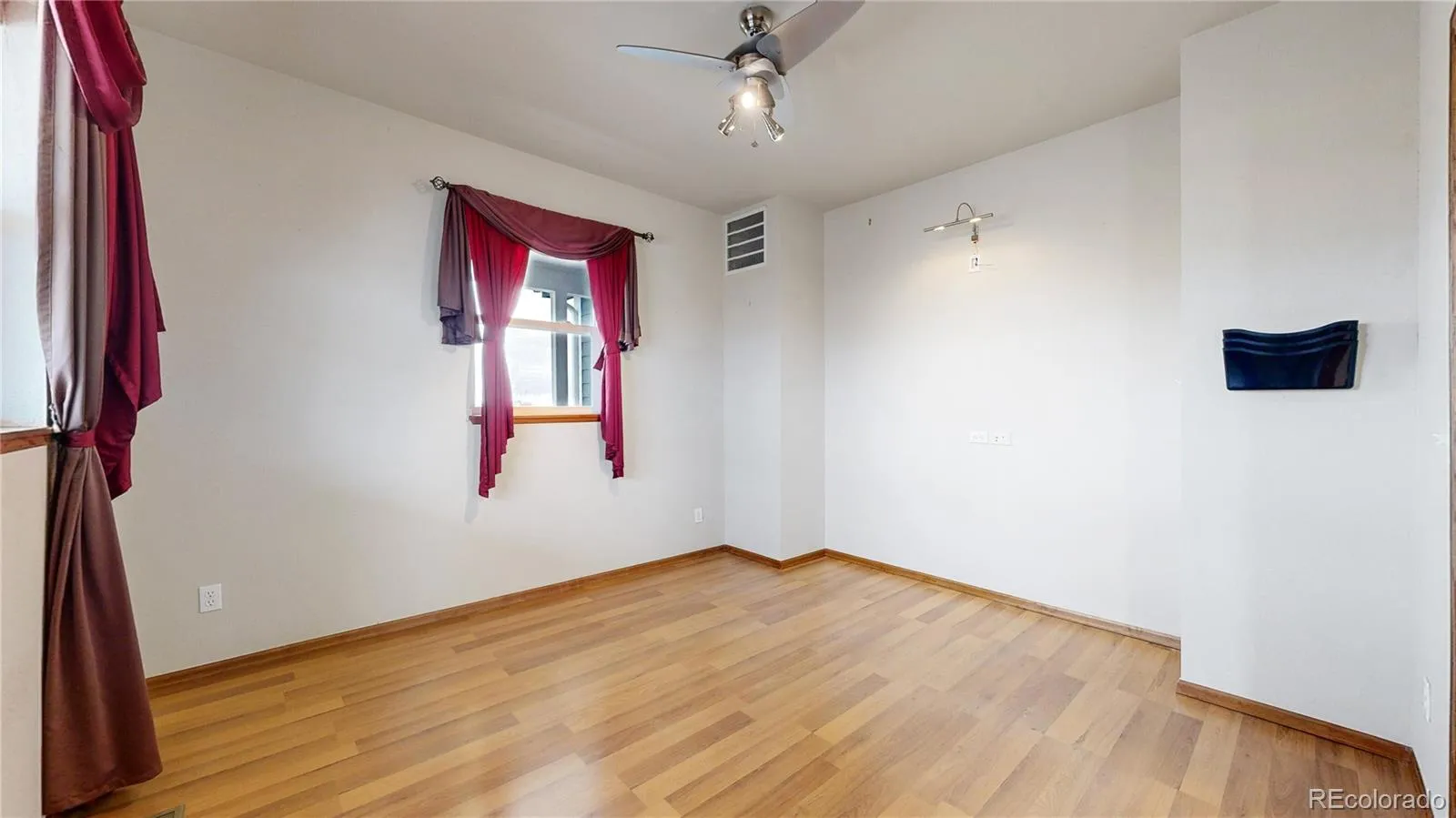 Keenesburg, Colorado 80643, United States, 3 Bedrooms Bedrooms, ,3 BathroomsBathrooms,Residential,Active,36285