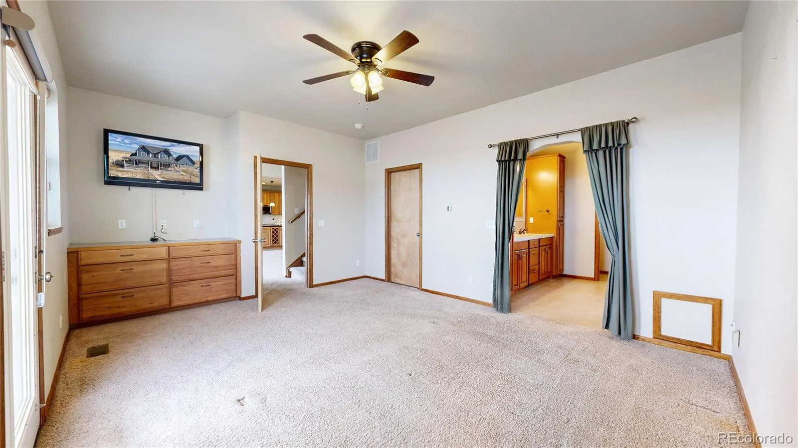 Keenesburg, Colorado 80643, United States, 3 Bedrooms Bedrooms, ,3 BathroomsBathrooms,Residential,Active,36285