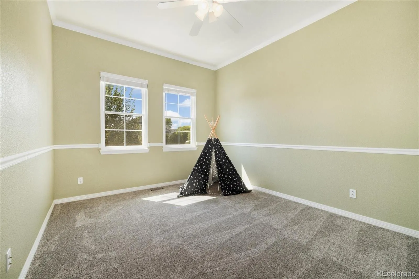 Commerce City, Colorado 80022, United States, 5 Bedrooms Bedrooms, ,3 BathroomsBathrooms,Residential,Active,191252