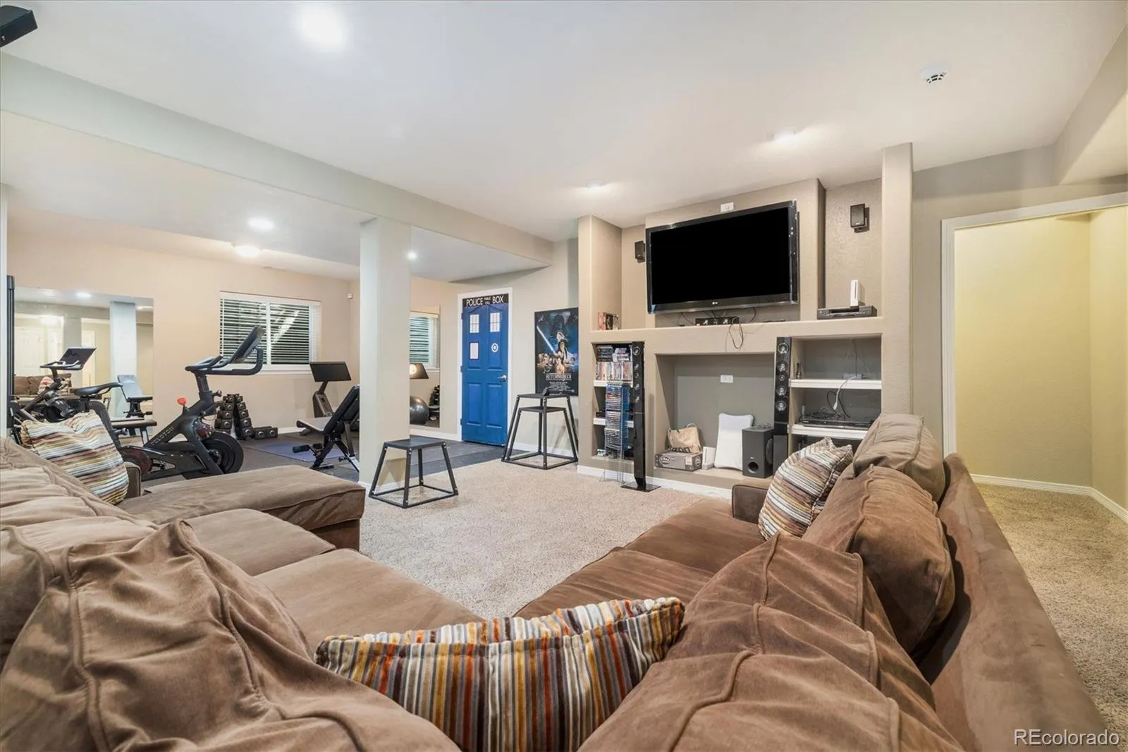 Commerce City, Colorado 80022, United States, 5 Bedrooms Bedrooms, ,3 BathroomsBathrooms,Residential,Active,191252