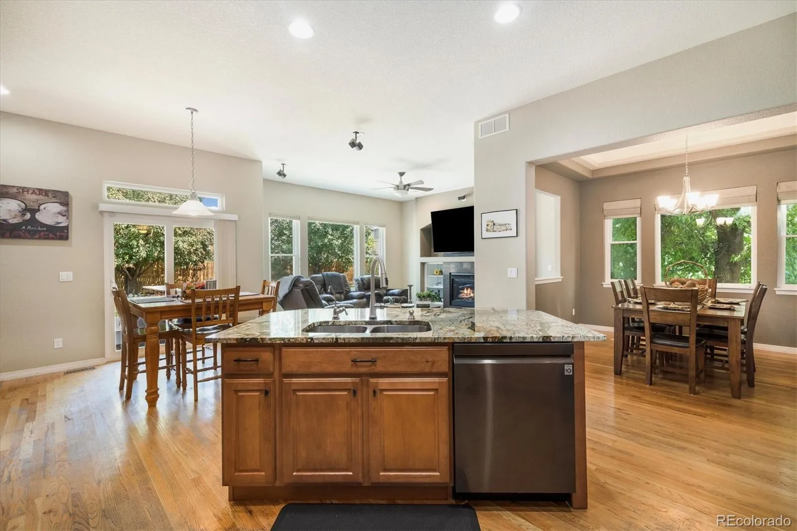 Commerce City, Colorado 80022, United States, 5 Bedrooms Bedrooms, ,3 BathroomsBathrooms,Residential,Active,191252