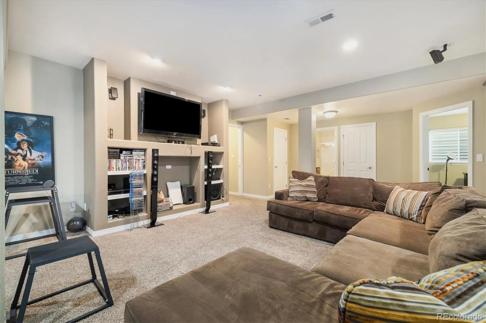 Commerce City, Colorado 80022, United States, 5 Bedrooms Bedrooms, ,3 BathroomsBathrooms,Residential,Active,191252