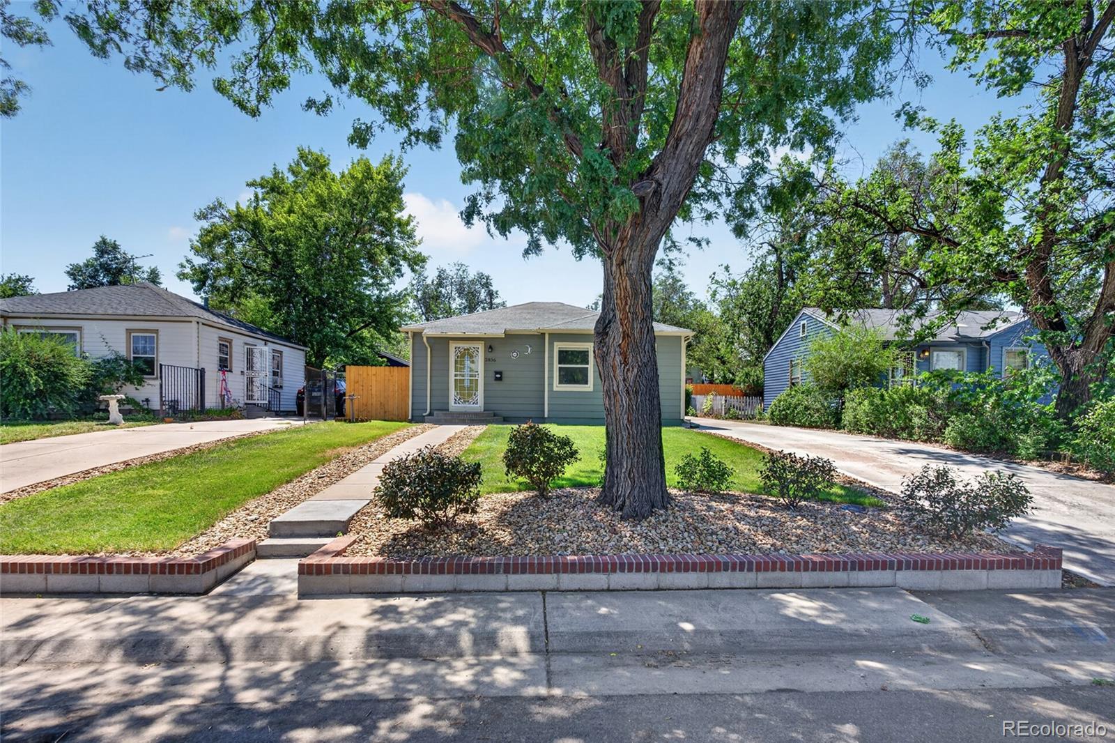 2836 W Irvington Place