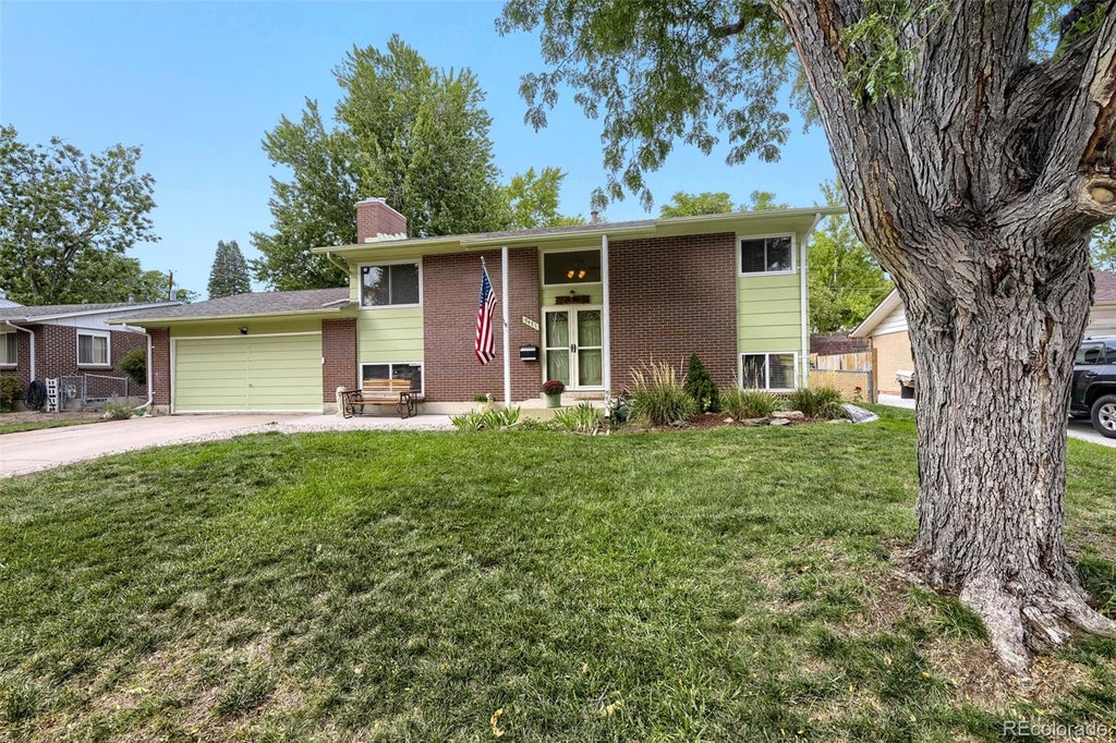 Photo of 9471 W Tennessee Avenue, Lakewood, CO 80226 (MLS # 9406173)